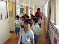 １・２年学校探検 004.jpg